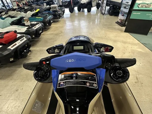 Slide: The Image of Sea-Doo Wake 170 2025 - 11