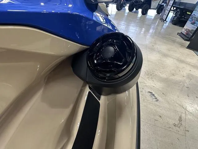 Slide: The Image of Sea-Doo Wake 170 2025 - 13