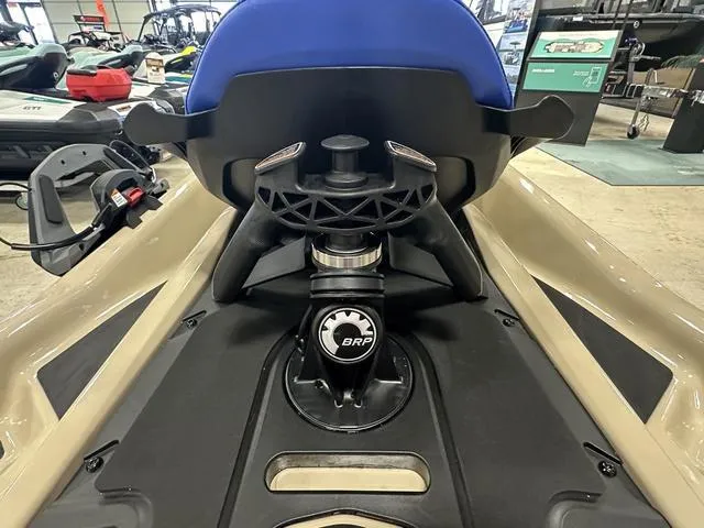 Slide: The Image of Sea-Doo Wake 170 2025 - 14