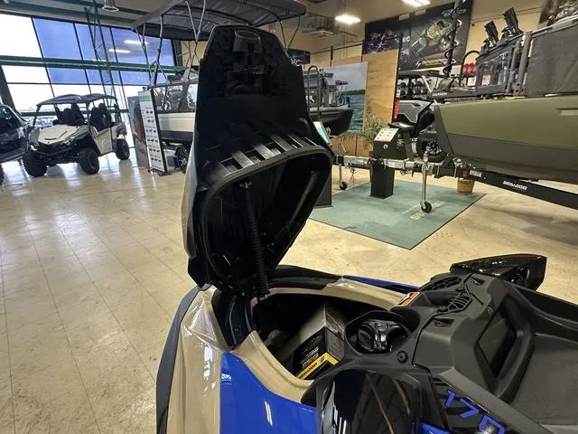 Slide: The Image of Sea-Doo Wake 170 2025 - 15