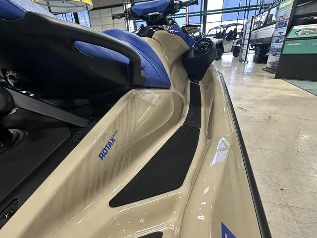 Slide: The Image of Sea-Doo Wake 170 2025 - 17