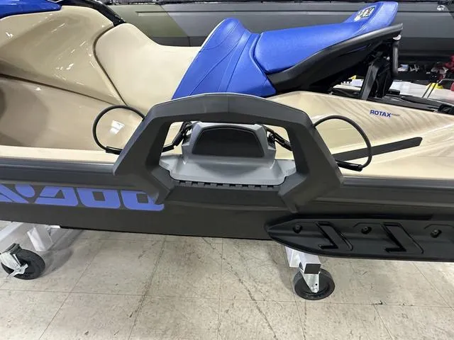 Slide: The Image of Sea-Doo Wake 170 2025 - 18