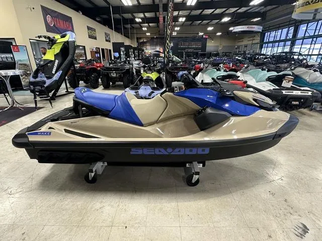 Slide: The Image of Sea-Doo Wake 170 2025 - 5