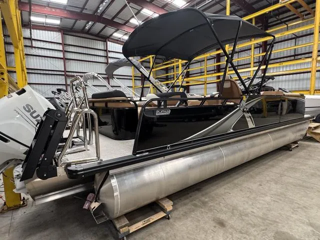 Slide: The Image of Tahoe LTZ 2585 VRL 2025 - 2