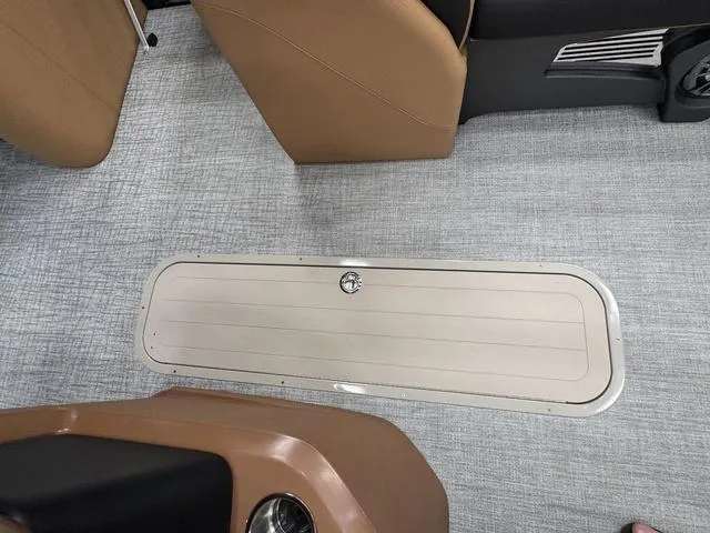 Slide: The Image of Tahoe LTZ 2585 VRL 2025 - 6