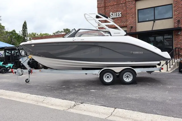 Slide: The Image of Yamaha 222SE 2025 - 3