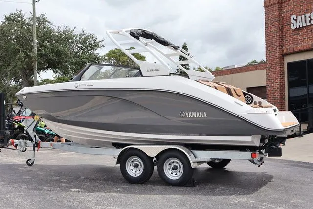 Slide: The Image of Yamaha 222SE 2025 - 4