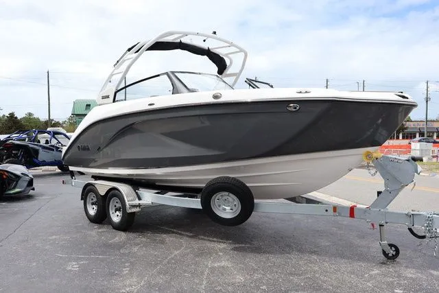 Slide: The Image of Yamaha 222SE 2025 - 8