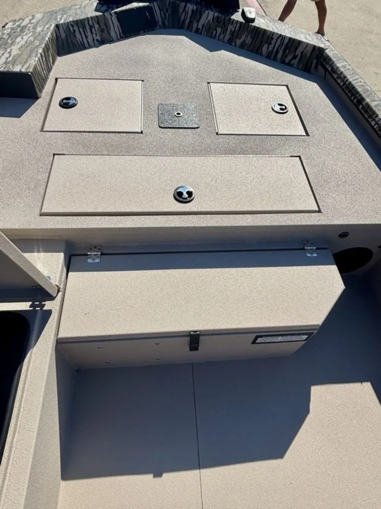 Slide: The Image of Avid 18 Commander 2026 - 6