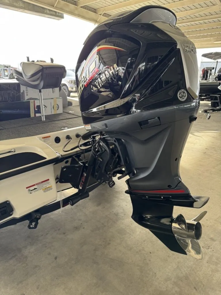 Slide: The Image of Caymas CX 21 PRO 2026 - 10