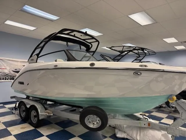 The Image of 2025 Yamaha Boats 222S on display in showroom, featuring sleek design and modern features. - 0