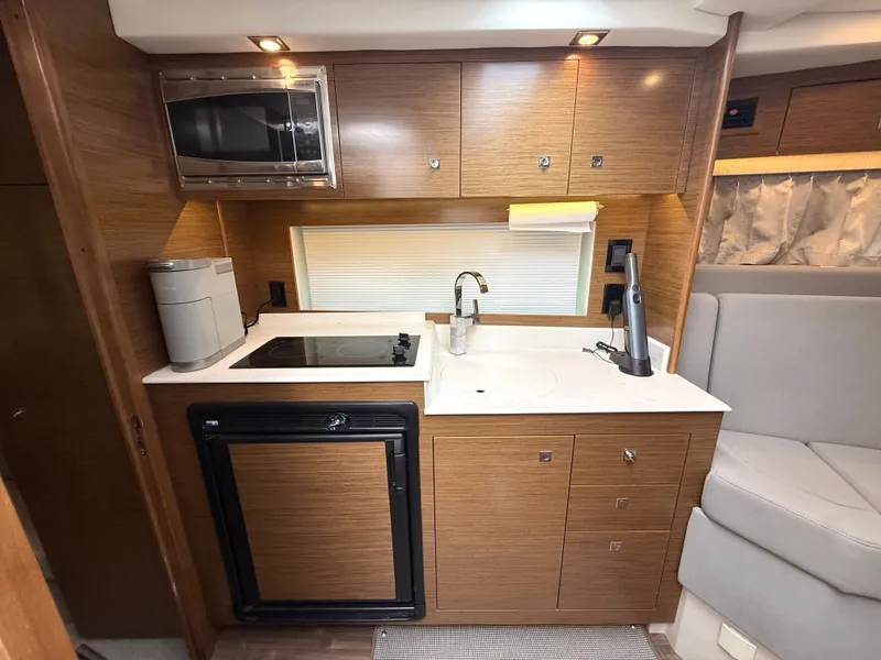 Slide: The Image of Cruisers 39 Express Coupe 2016 - 22