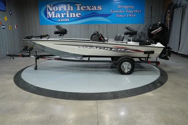 The Image of Tracker Pro Team 175 TF 2023 - 1