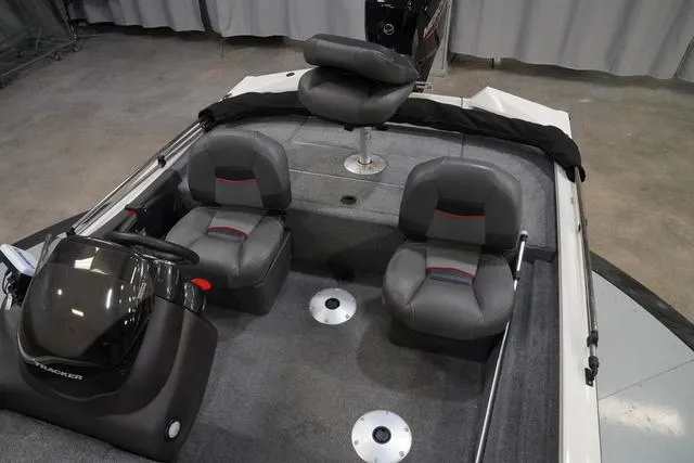 Slide: The Image of Tracker Pro Team 175 TF 2023 - 15