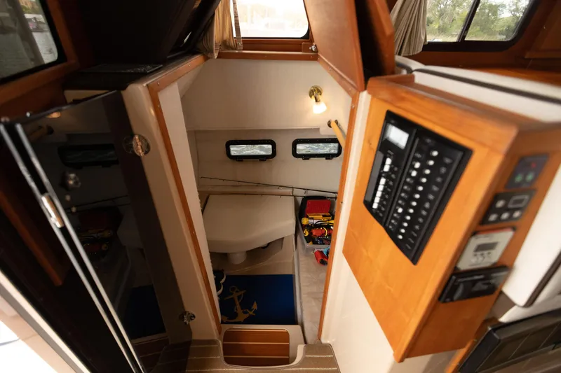 Slide: The Image of Guest berth w/day head to port - 21