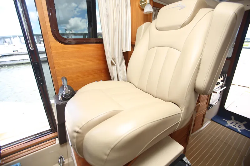 Slide: The Image of Lower helm seat - 6