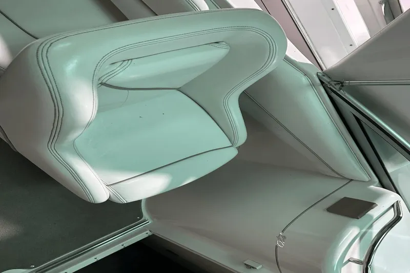 Slide: The Image of Larson Cabrio 270 Mid Cabin 2001 - 12