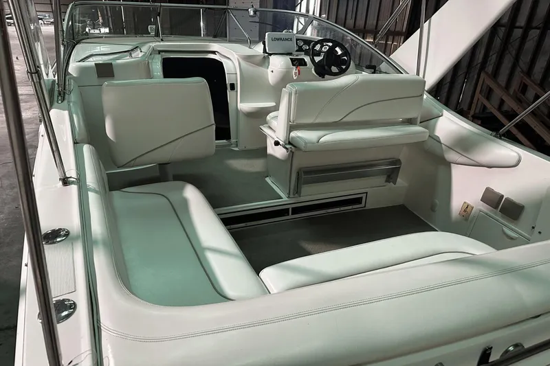 Slide: The Image of Larson Cabrio 270 Mid Cabin 2001 - 14