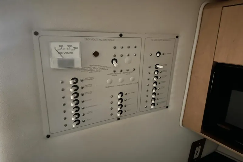 Slide: The Image of Larson Cabrio 270 Mid Cabin 2001 - 16