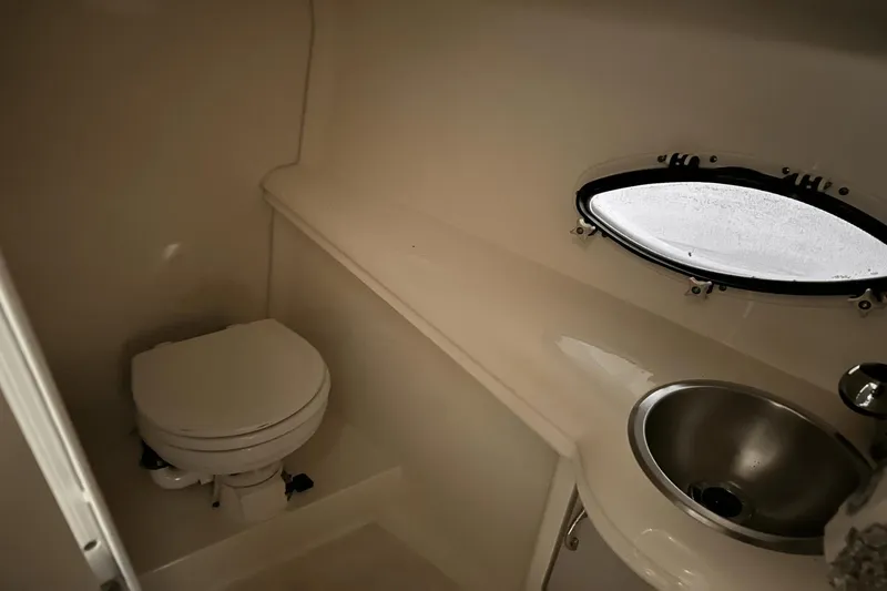 Slide: The Image of Larson Cabrio 270 Mid Cabin 2001 - 18