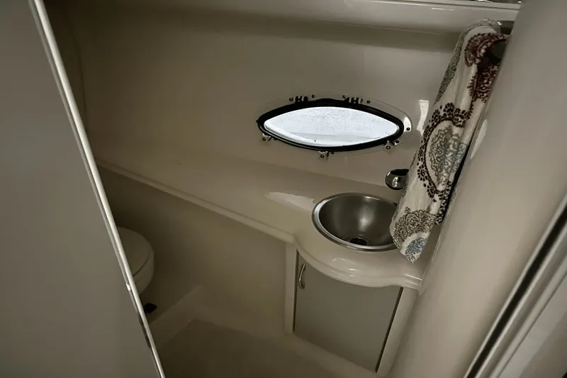 Slide: The Image of Larson Cabrio 270 Mid Cabin 2001 - 19