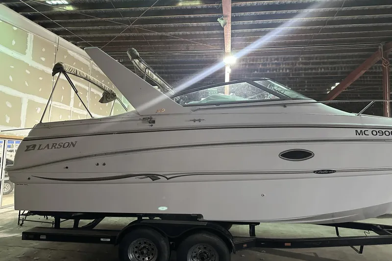 Slide: The Image of Larson Cabrio 270 Mid Cabin 2001 - 3