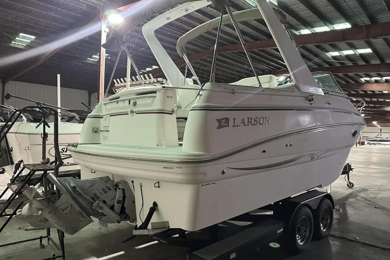 Slide: The Image of Larson Cabrio 270 Mid Cabin 2001 - 4