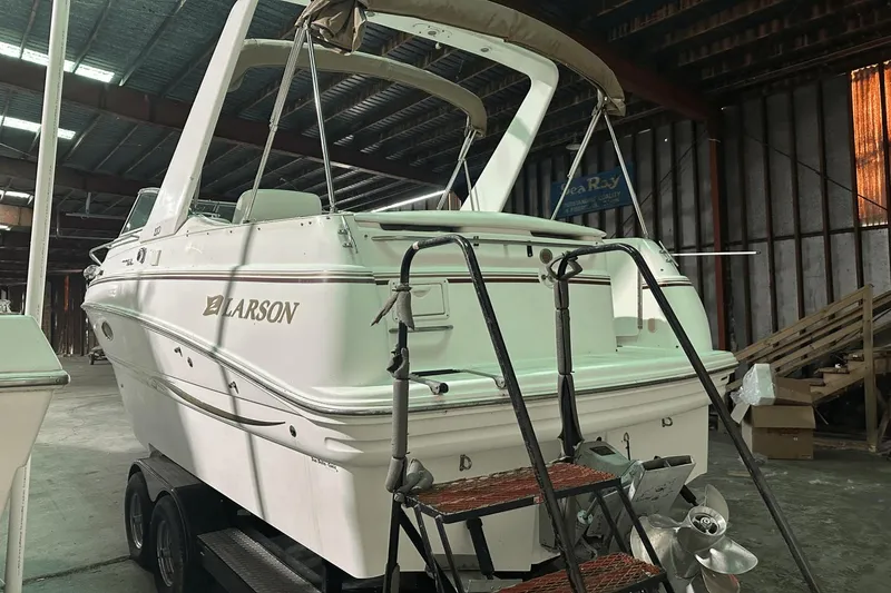 Slide: The Image of Larson Cabrio 270 Mid Cabin 2001 - 5