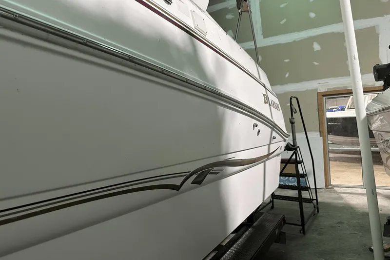 Slide: The Image of Larson Cabrio 270 Mid Cabin 2001 - 8