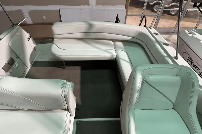 Slide: The Image of Larson Cabrio 270 Mid Cabin 2001 - 9
