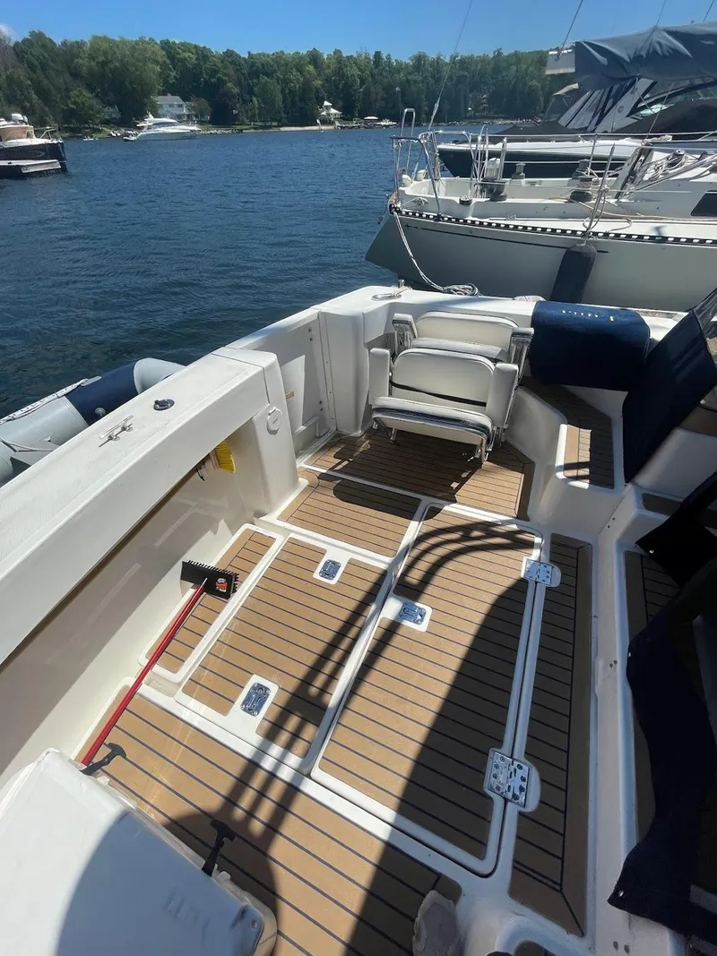 Slide: The Image of 2003 Mainship 34 Pilot - 10