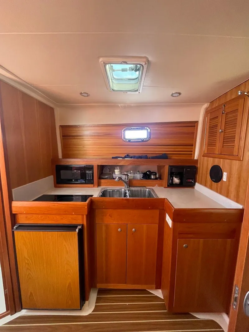 Slide: The Image of 2003 Mainship 34 Pilot - 17