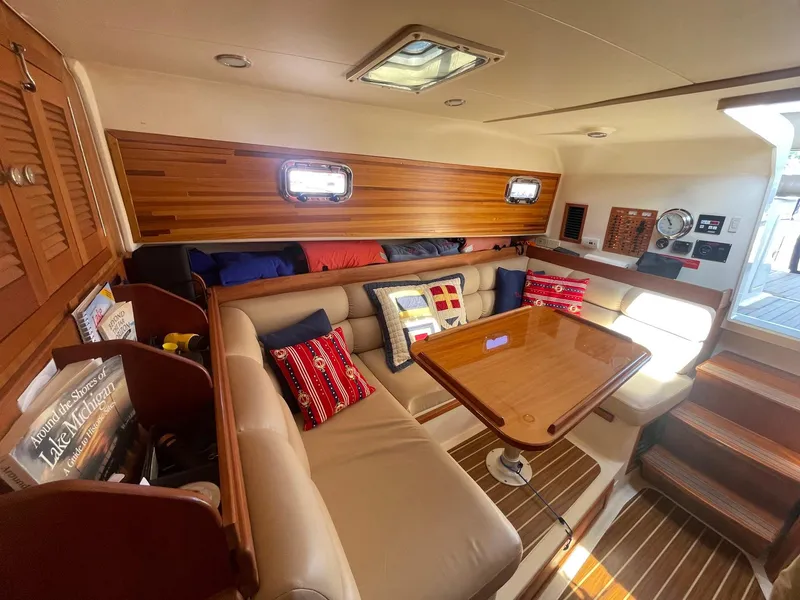 Slide: The Image of 2003 Mainship 34 Pilot - 18