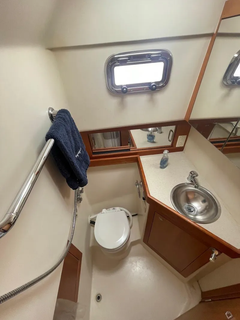 Slide: The Image of 2003 Mainship 34 Pilot - 22