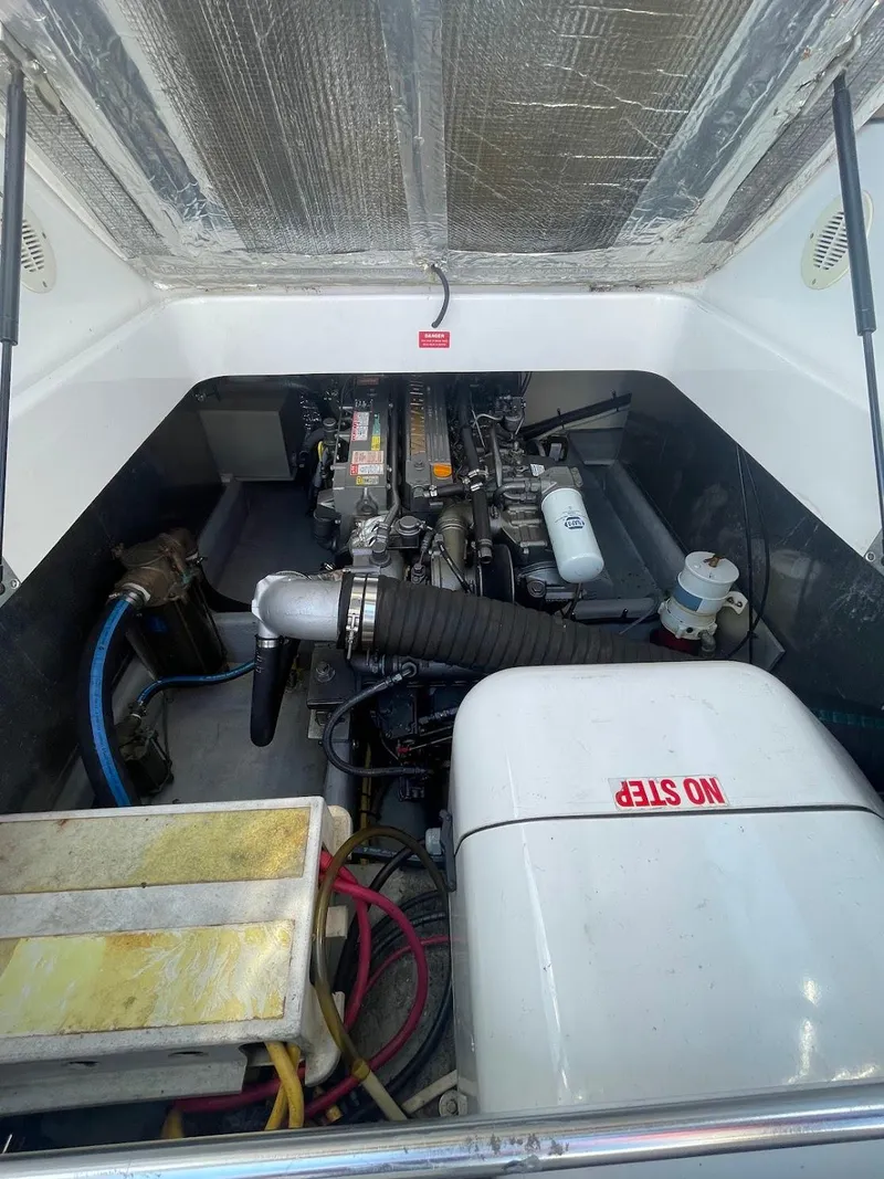 Slide: The Image of 2003 Mainship 34 Pilot - 23