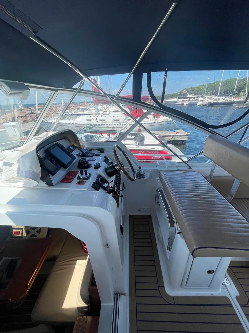 Slide: The Image of 2003 Mainship 34 Pilot - 4