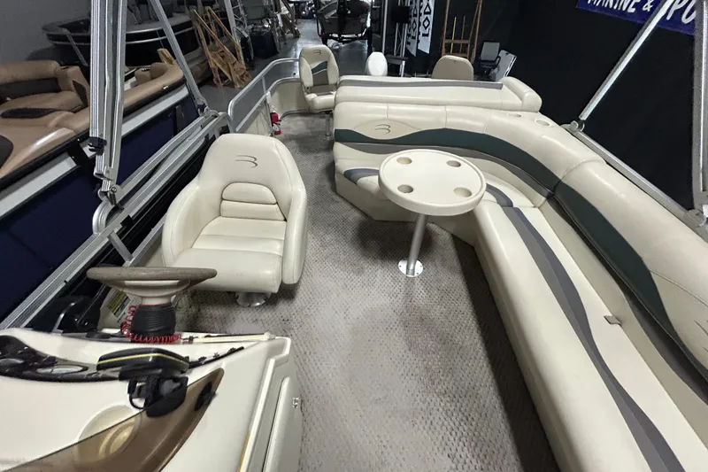 Slide: The Image of 2005 Bennington II 227FSi boat interior with seating and motor, featuring a fire extinguisher. - 7