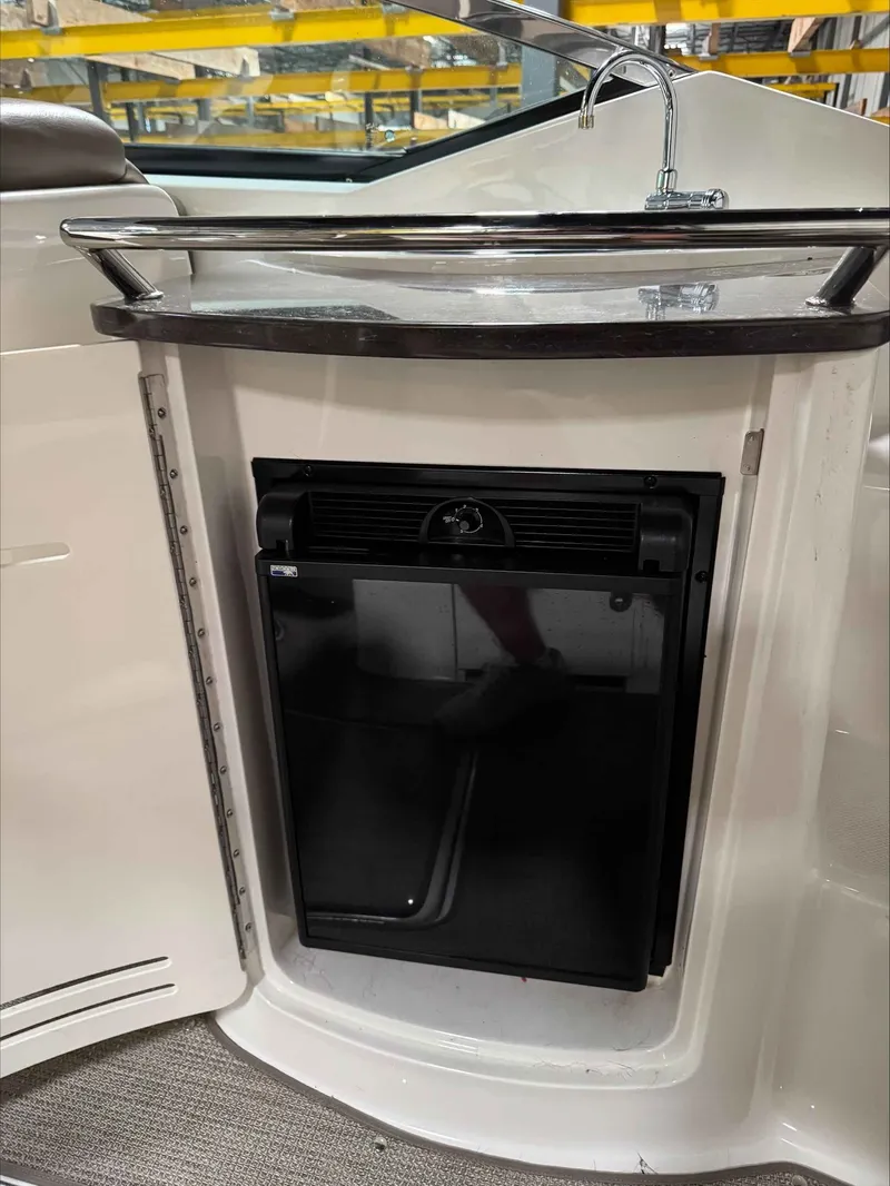 Slide: The Image of Sea Ray 270 SLX 2013 - 12