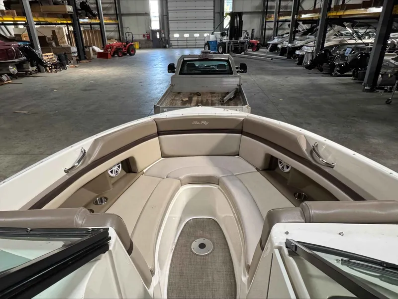 Slide: The Image of Sea Ray 270 SLX 2013 - 15