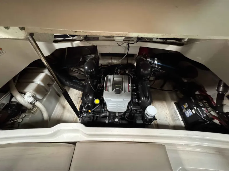 Slide: The Image of Sea Ray 270 SLX 2013 - 6