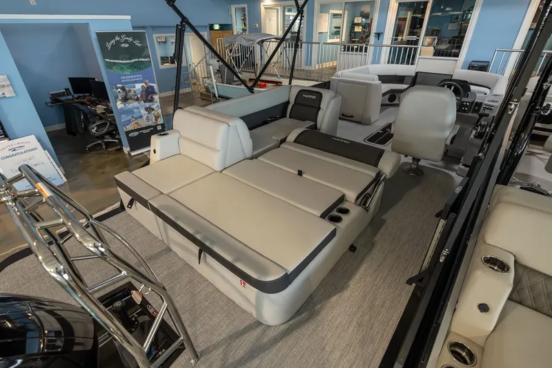 Slide: The Image of Harris Cruiser 230 2026 - 26