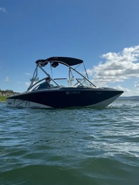Slide: The Image of 2008 Tigé Z1 boat on water under clear blue sky. - 4