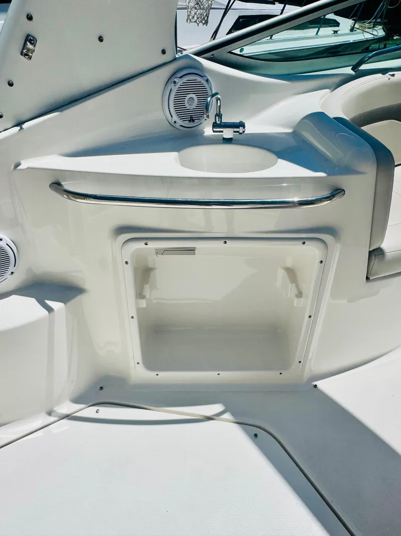 Slide: The Image of Interior of 2005 Chaparral Signature 270 yacht. - 12