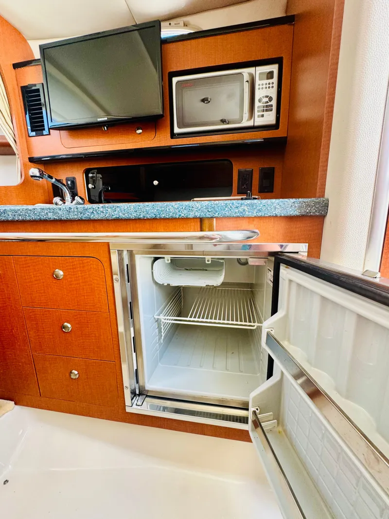 Slide: The Image of Interior of 2005 Chaparral Signature 270 yacht kitchen. - 24