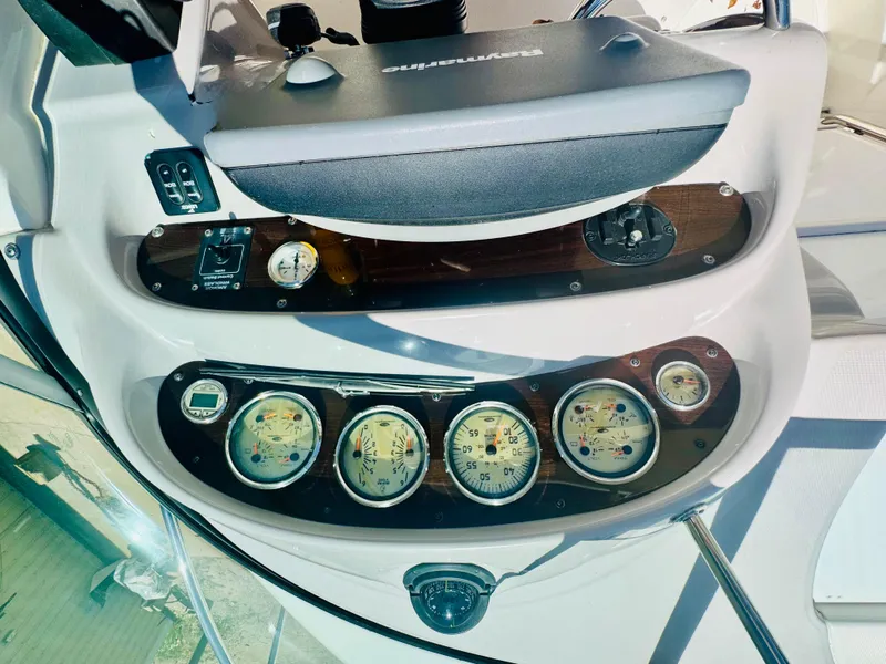 Slide: The Image of Dashboard of a 2005 Chaparral Signature 270 boat. - 31