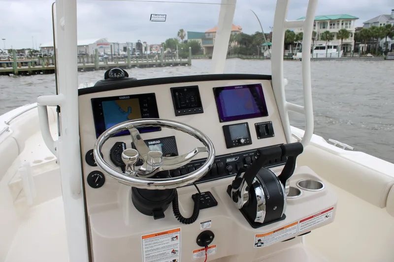 Slide: The Image of Boston Whaler 230 Outrage 2026 - 17