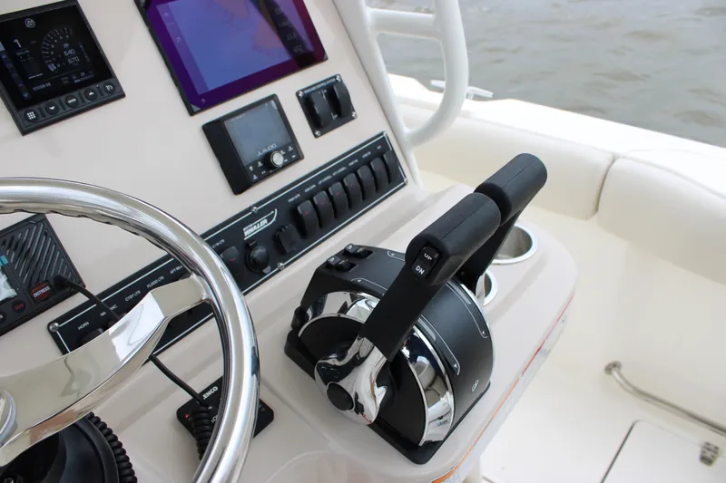 Slide: The Image of Boston Whaler 230 Outrage 2026 - 16