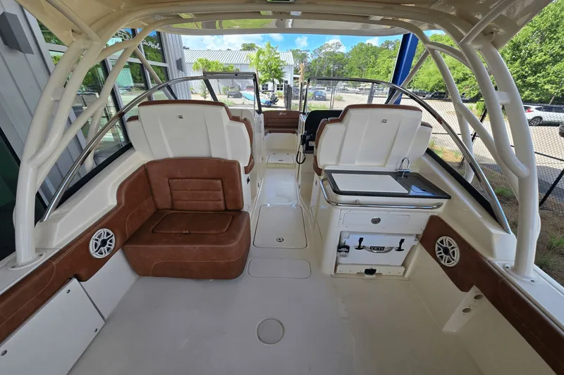Slide: The Image of Scout 255 Dorado 2026 - 12