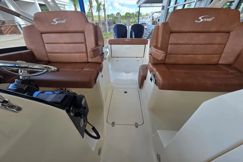 Slide: The Image of Scout 255 Dorado 2026 - 19