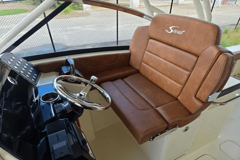 Slide: The Image of Scout 255 Dorado 2026 - 22